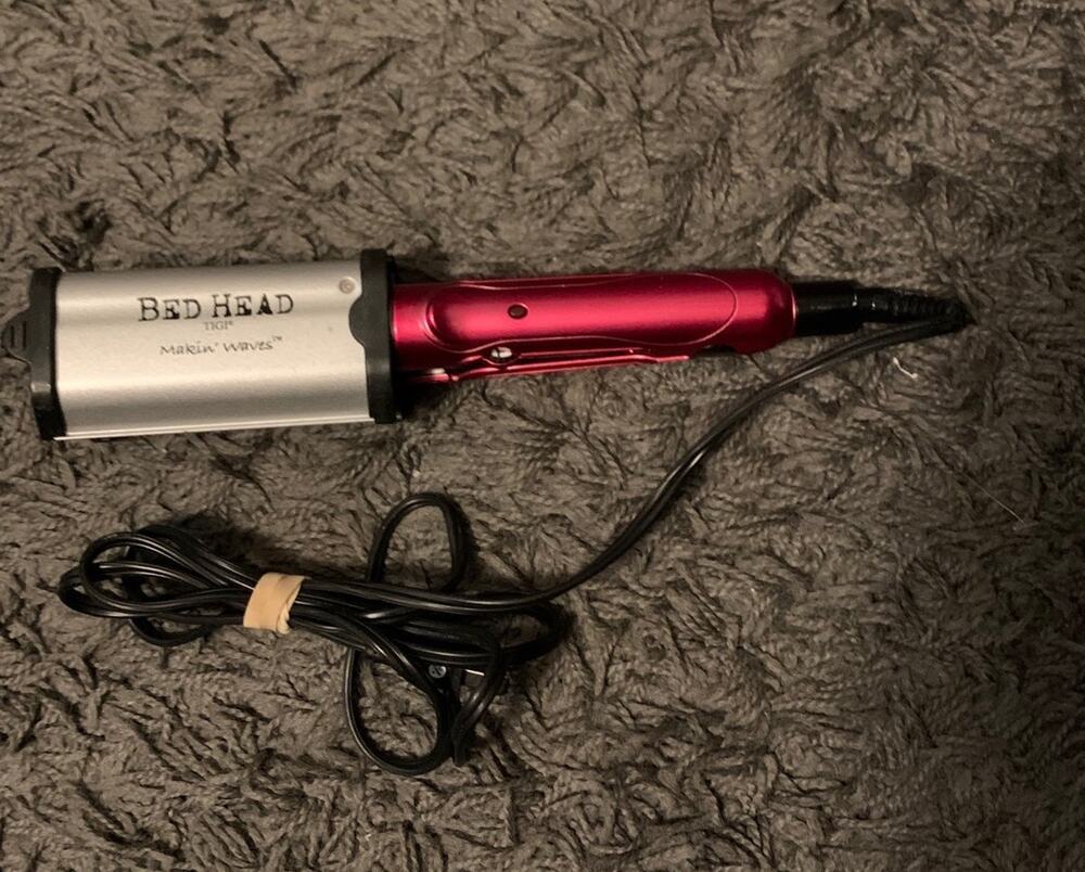 Pink Bed Head TIGI Makin’ Waves Hair Waver Curling Iron
